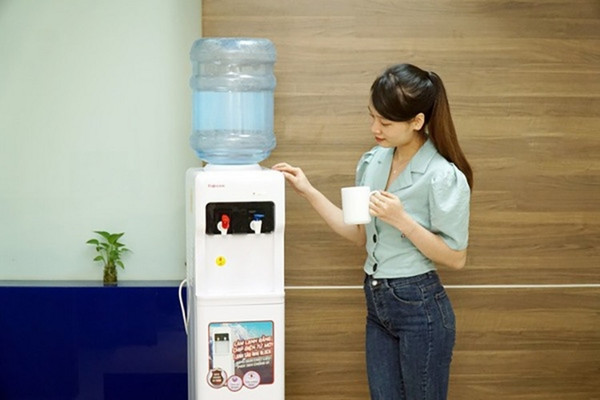 Cách vệ sinh vòi bình nước 20L đúng cách